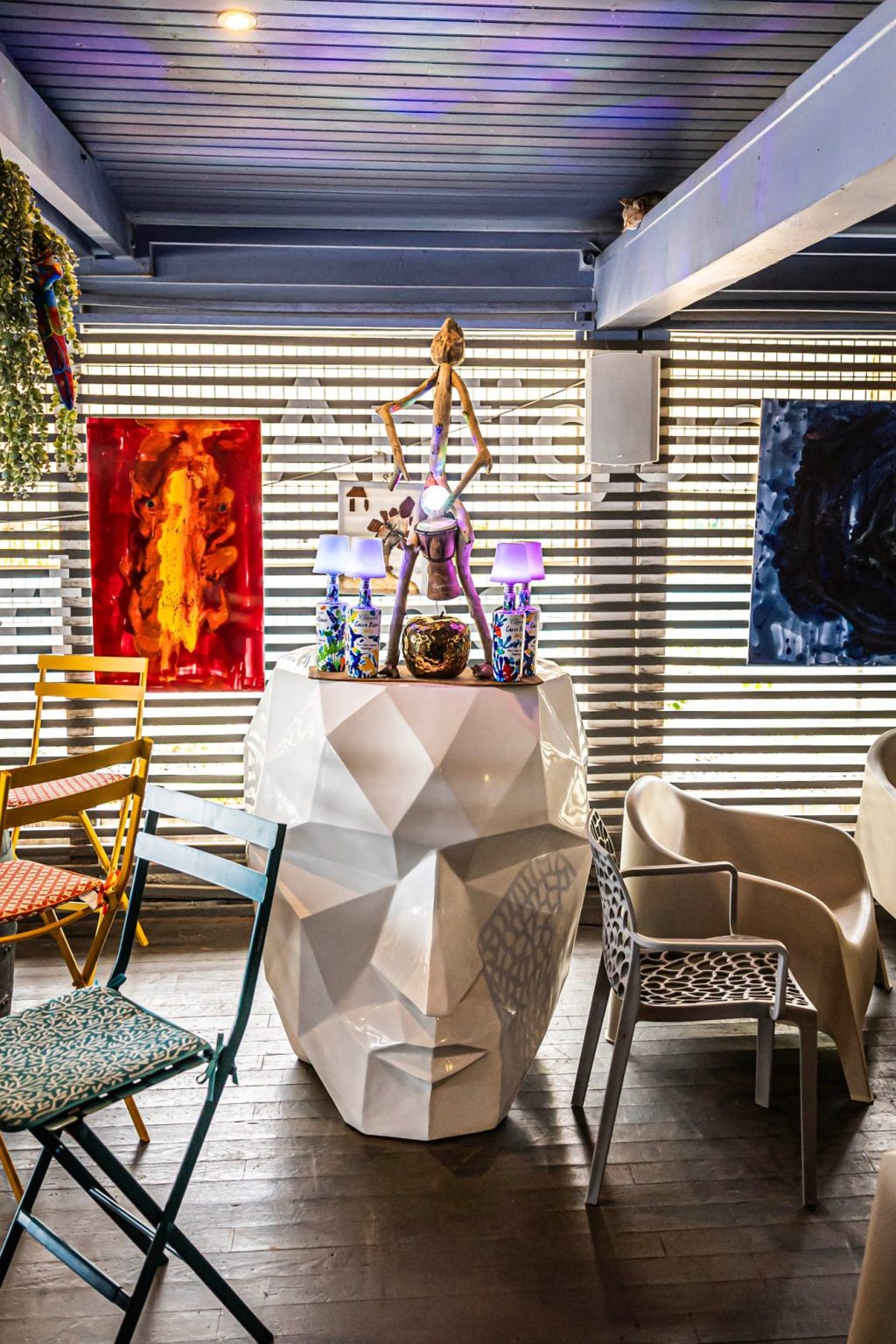 Coin lounge